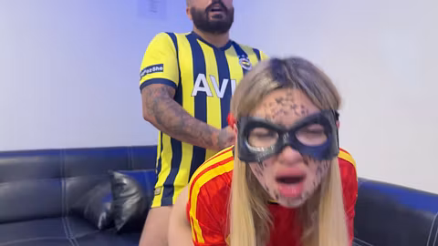 Fenerli kel galatasaraylı kızı sikti